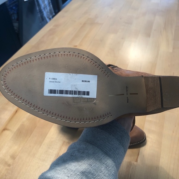 Beautiful brand new Dolce Vita booties - Picture 2 of 4